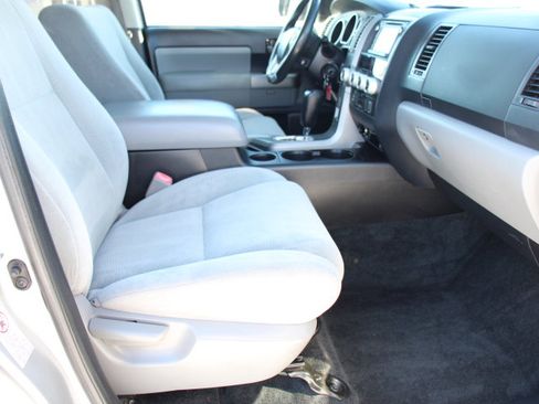 Used 2016 Toyota Sequoia SR5 image 21