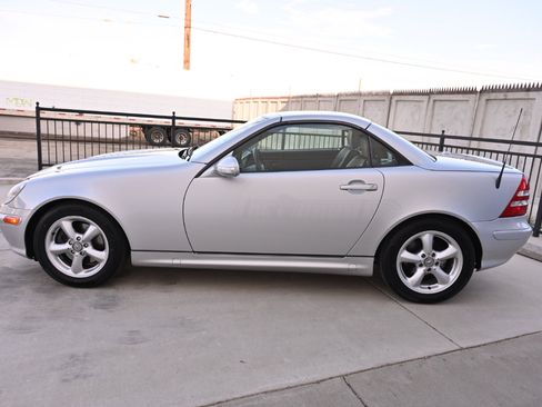 Used 2002 Mercedes-Benz SLK 320 image 5