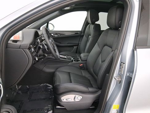 Used 2026 Porsche Macan image 5