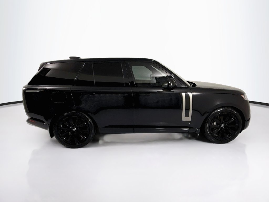 Used 2025 Land Rover Range Rover SE AWD/4WD image 4