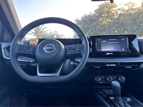 Used 2025 Nissan Kicks S image 11