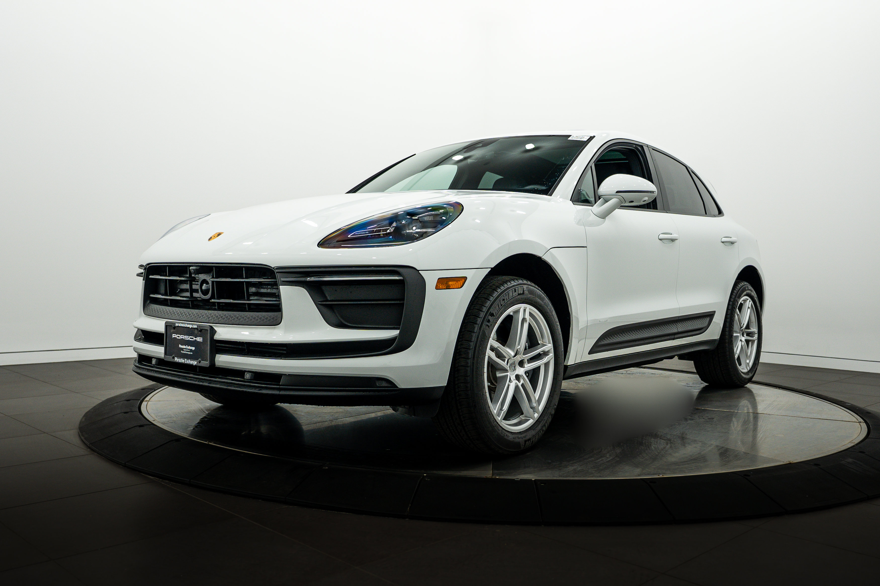 Certified 2026 Porsche Macan AWD/4WD image 1