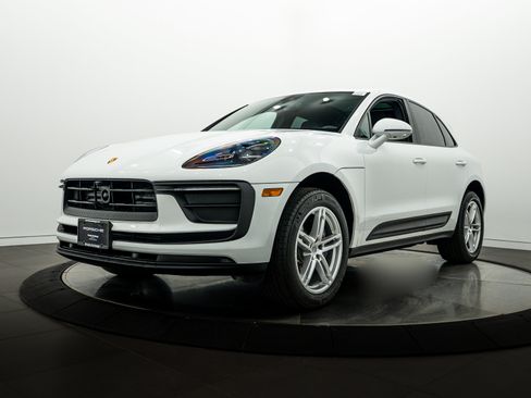 Certified 2026 Porsche Macan AWD/4WD image 1