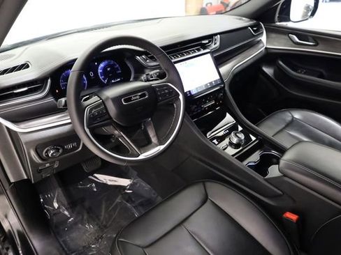 Used 2025 Jeep Grand Cherokee L Limited image 12