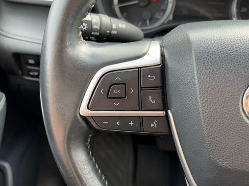 Used 2023 Toyota Highlander LE image 19