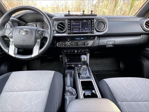 Used 2022 Toyota Tacoma TRD Sport w/ Technology Package AWD/4WD image 15