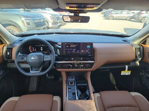 New 2026 Nissan Pathfinder Platinum FWD image 10