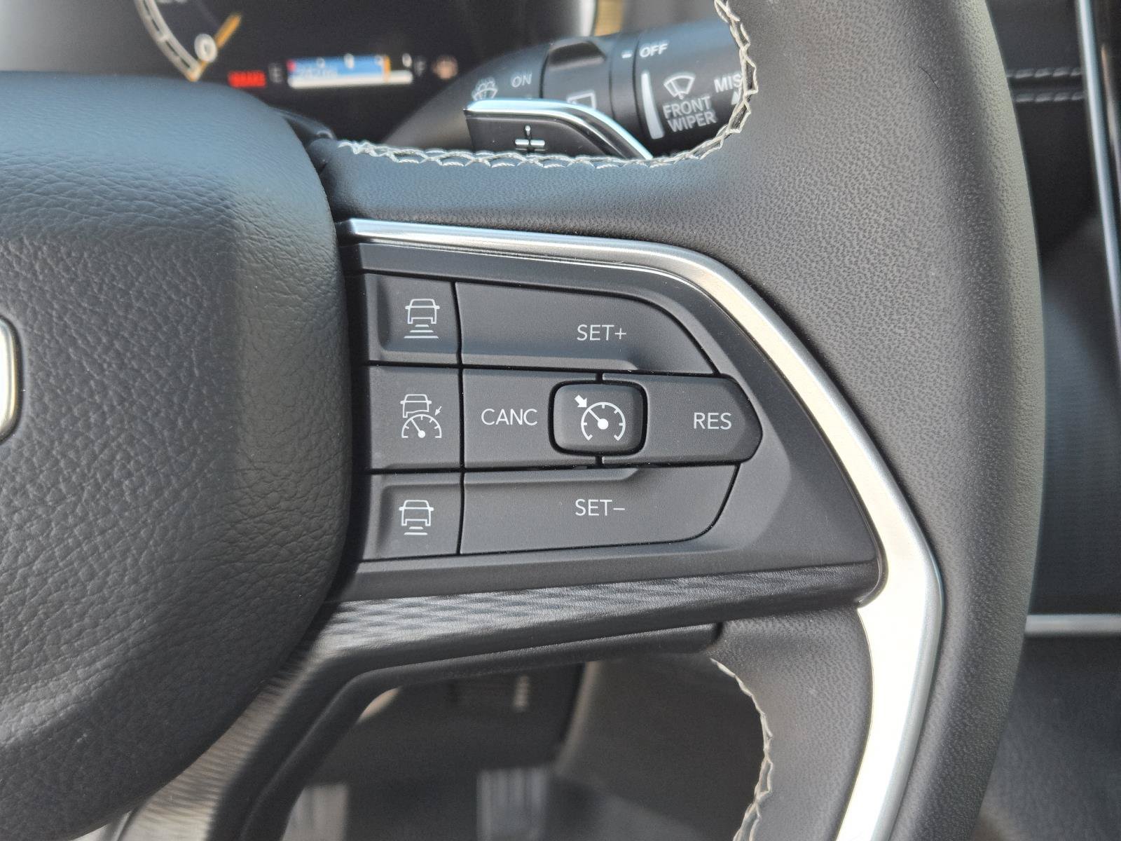 Used 2025 Jeep Grand Cherokee Laredo X RWD image 18