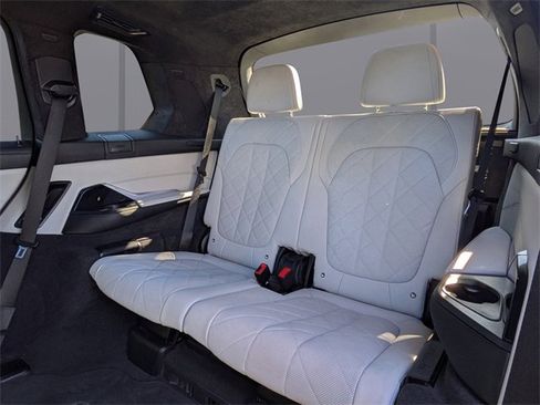 Used 2023 BMW X7 xDrive40i w/ Executive Package image 17