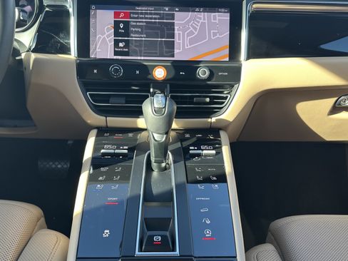 Used 2024 Porsche Macan image 31