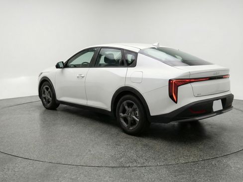 Used 2025 Kia K4 LXS image 6