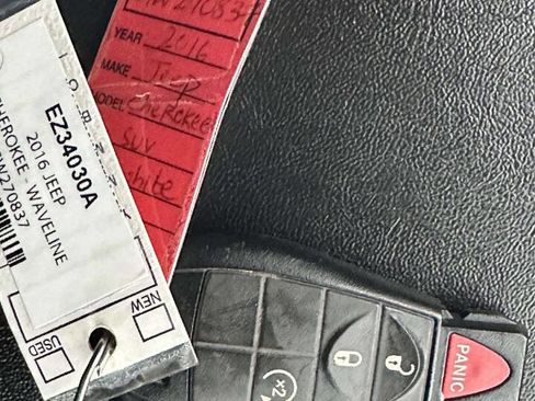 Used 2016 Jeep Cherokee Latitude w/ Safety/Convenience Group image 34