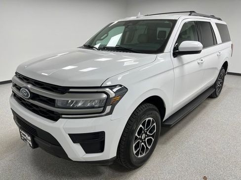Used 2024 Ford Expedition Max XLT image 4