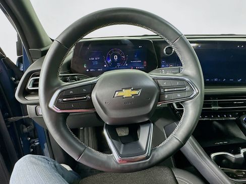 Used 2025 Chevrolet Traverse LT AWD/4WD image 11