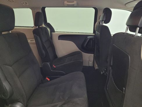 Used 2015 Dodge Grand Caravan SXT image 19