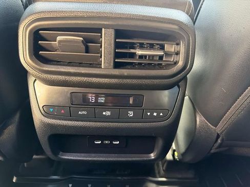 Used 2025 Honda Pilot Touring image 21