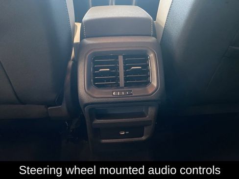 Used 2025 Volkswagen Taos SE AWD/4WD image 11