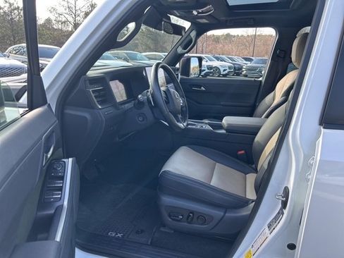 Used 2024 Lexus GX 550 image 9