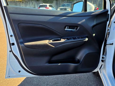 Used 2021 Nissan Versa SV FWD image 28