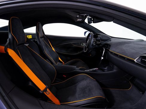 Used 2023 McLaren Artura image 19