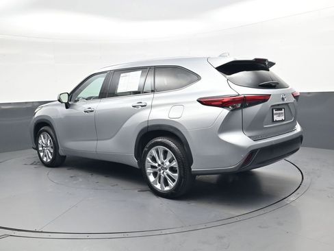 Used 2023 Toyota Highlander Limited image 6