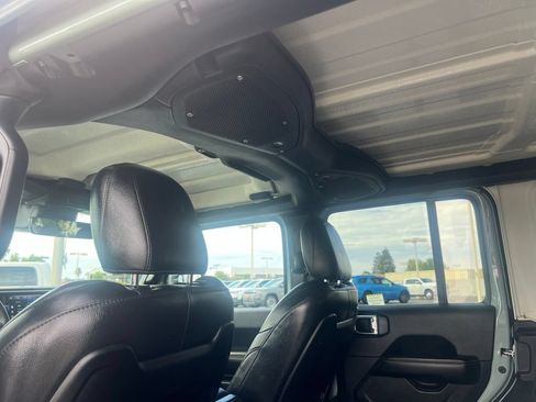 Used 2024 Jeep Wrangler Unlimited Sahara w/ Technology Group AWD/4WD image 38
