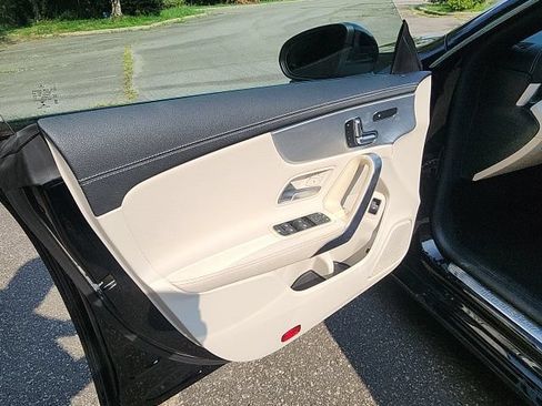 Used 2022 Mercedes-Benz CLA 250 image 11