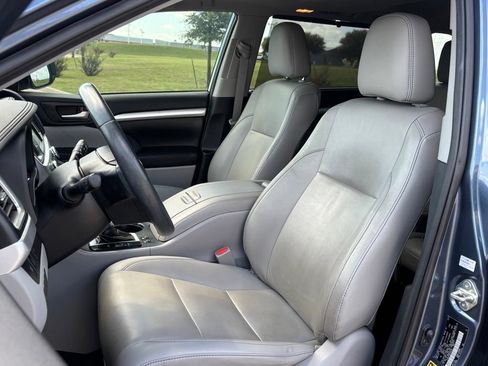 Used 2019 Toyota Highlander XLE FWD image 13