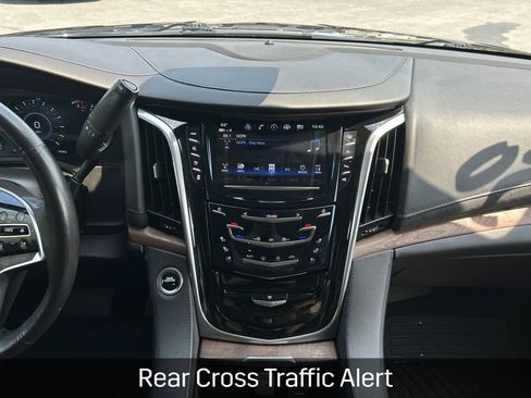 Used 2020 Cadillac Escalade Premium Luxury AWD/4WD image 25