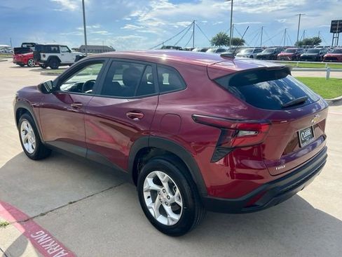 Used 2025 Chevrolet Trax LS w/ LS Convenience Package FWD image 6