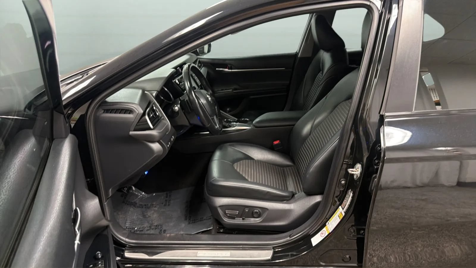 Used 2019 Toyota Camry SE FWD image 20