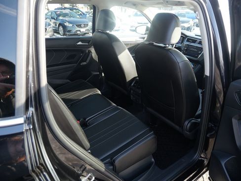 Used 2022 Volkswagen Tiguan SE image 25