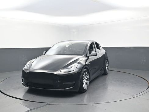 Used 2023 Tesla Model Y Long Range AWD/4WD image 5