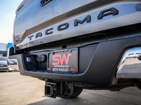 Used 2021 Toyota Tacoma TRD Off-Road image 14