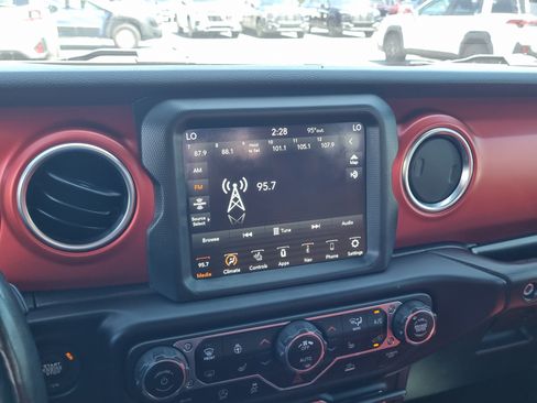 Used 2022 Jeep Gladiator Rubicon w/ Cold Weather Group AWD/4WD image 27