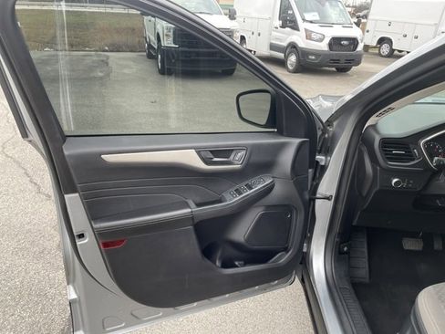 Used 2022 Ford Escape SE image 18