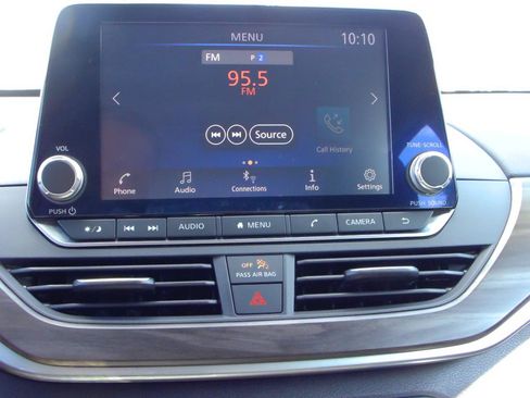 Used 2024 Nissan Altima 2.5 SV FWD image 21