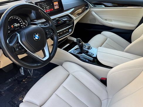 Used 2019 BMW 530e w/ Premium Package RWD image 10
