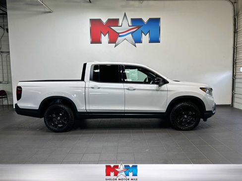Used 2025 Honda Ridgeline Black Edition image 1