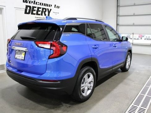 Used 2024 GMC Terrain SLE w/ Driver Convenience Package image 24