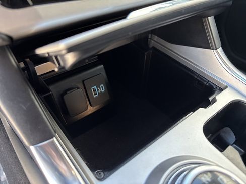 Used 2022 Ford Explorer XLT w/ Equipment Group 202A image 20