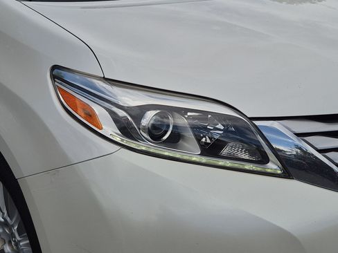 Used 2017 Toyota Sienna Limited AWD/4WD image 11
