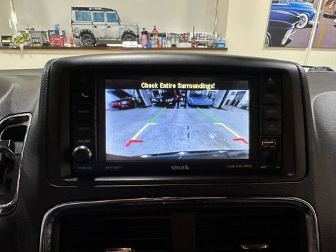 Used 2017 Dodge Grand Caravan SE image 38