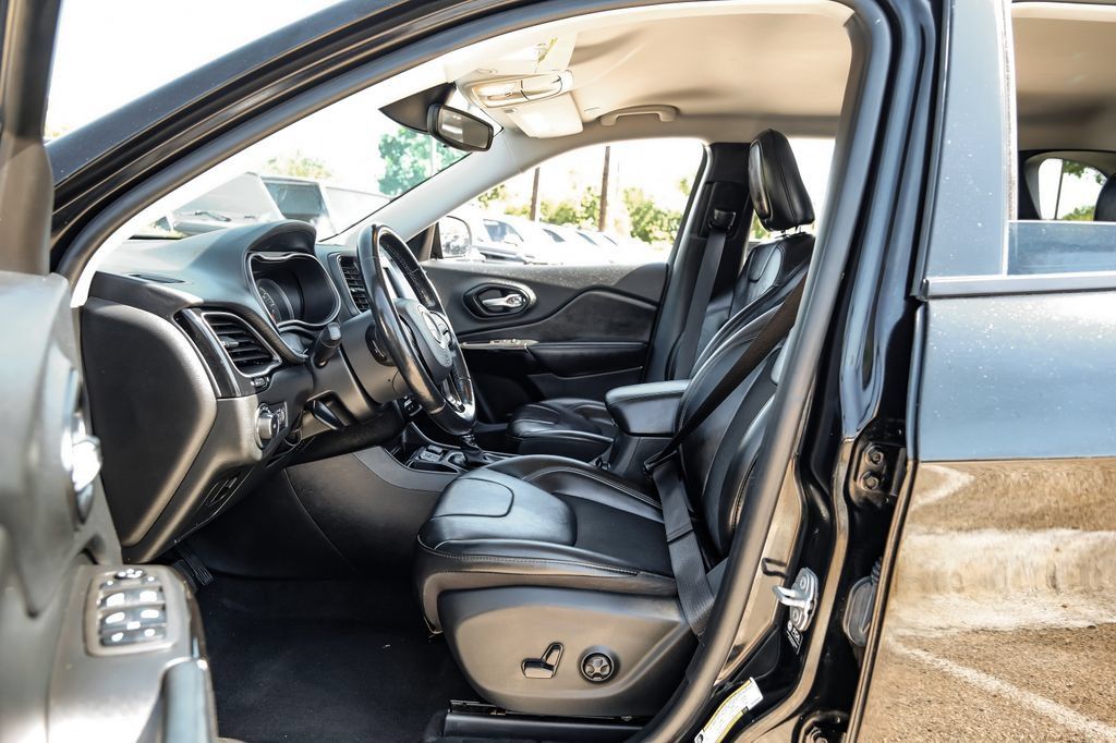 Used 2021 Jeep Cherokee Latitude Plus FWD image 31