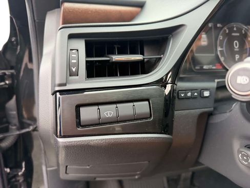 Used 2024 Lexus ES 350 w/ Premium Package FWD image 18
