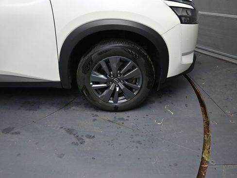 Used 2024 Nissan Pathfinder SV image 15