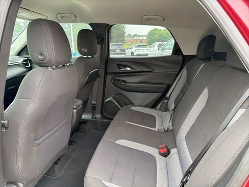 Used 2025 Chevrolet TrailBlazer LT FWD image 6