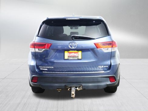 Used 2017 Toyota Highlander XLE AWD/4WD image 6