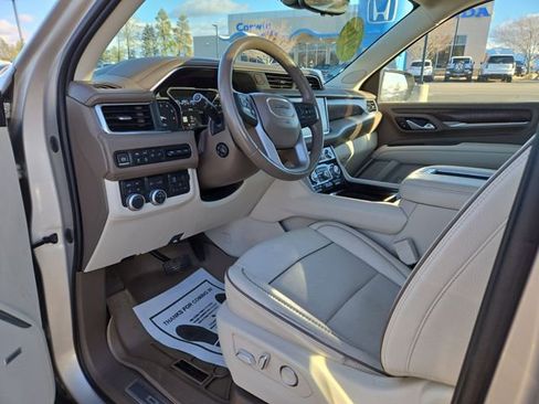 Used 2021 GMC Yukon XL Denali w/ Denali Premium Package image 13