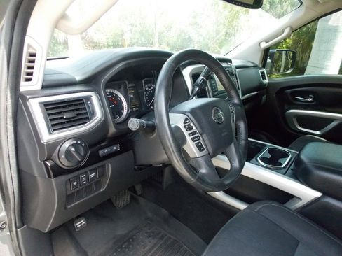 Used 2017 Nissan Titan SV RWD image 2